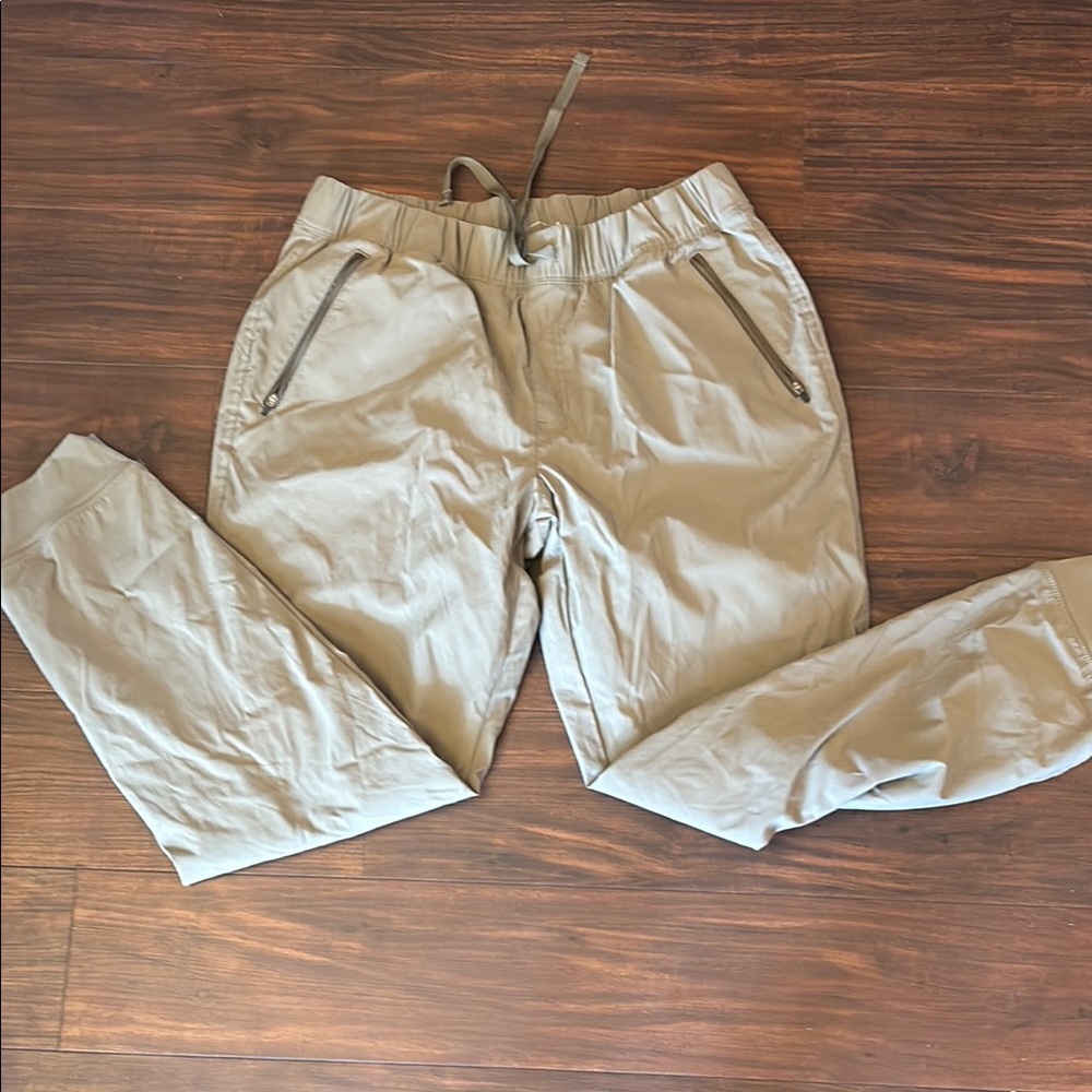 Women’s Eddie Bauer army green fleece lined joggers with zipper pockets.
